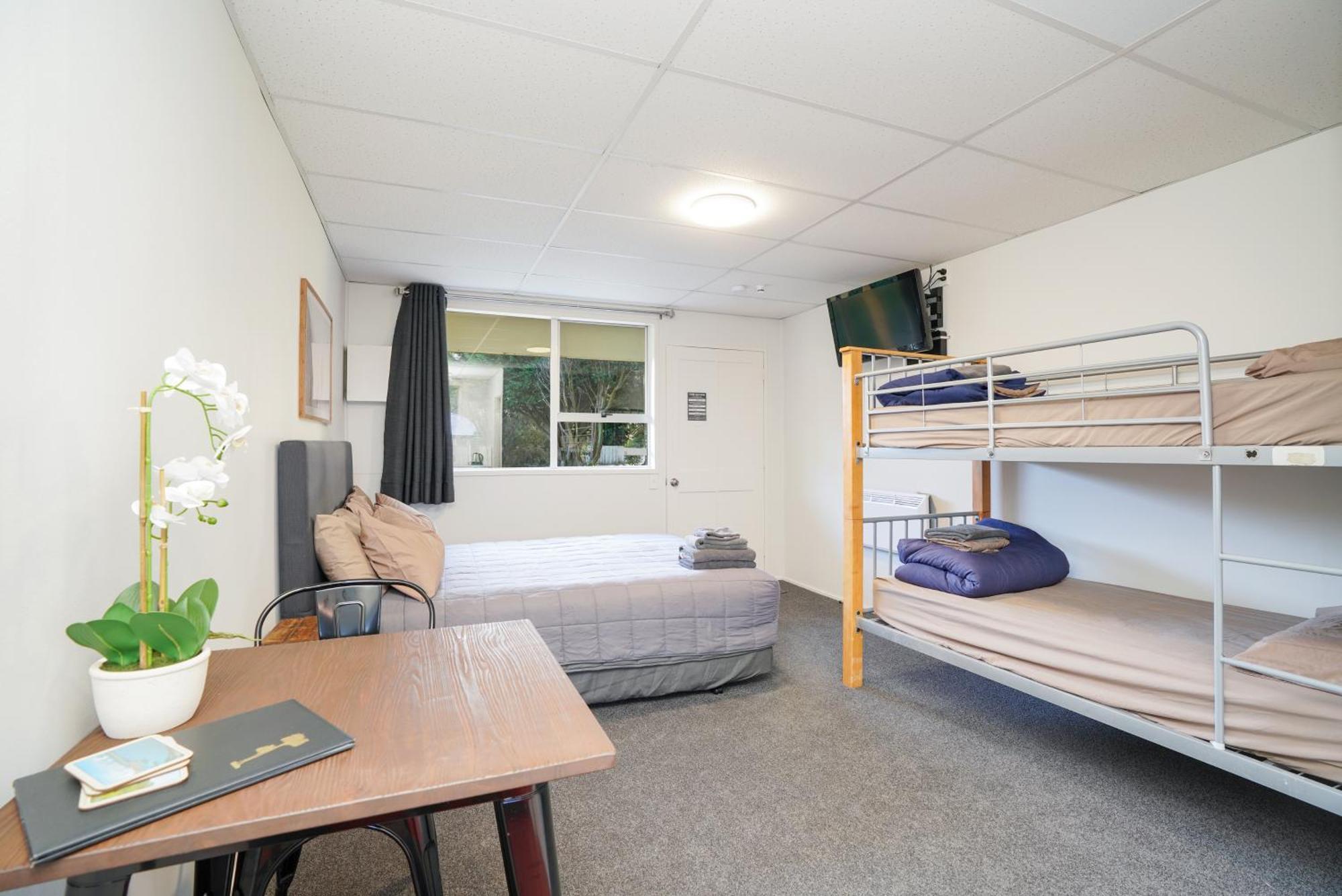 Beach Road Holiday Park Otatara Екстериор снимка